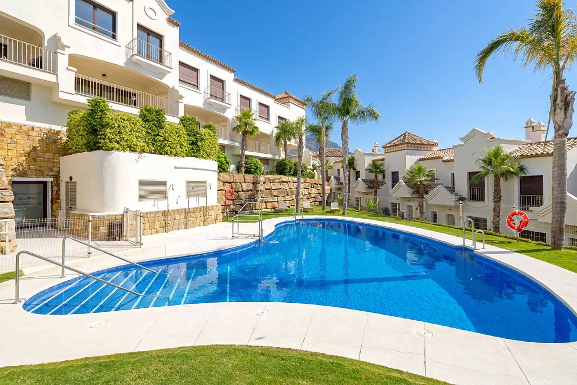 Altoasis — three bedroom homes in Azata Golf, Estepona (1 of 10)