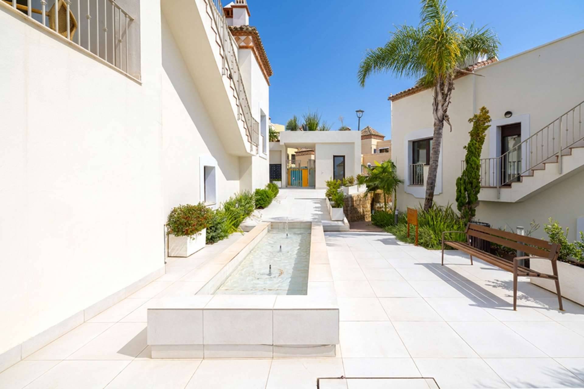 Altoasis — three bedroom homes in Azata Golf, Estepona (2 of 10)