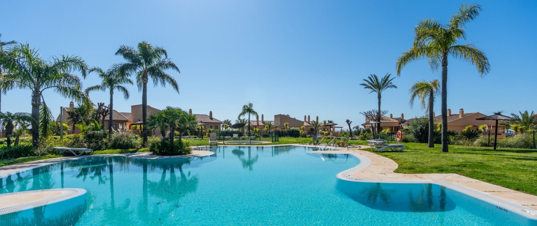 Altura 160 — two and three bedroom apartments in Señorío de Cifuentes, Benahavís (2 of 11)