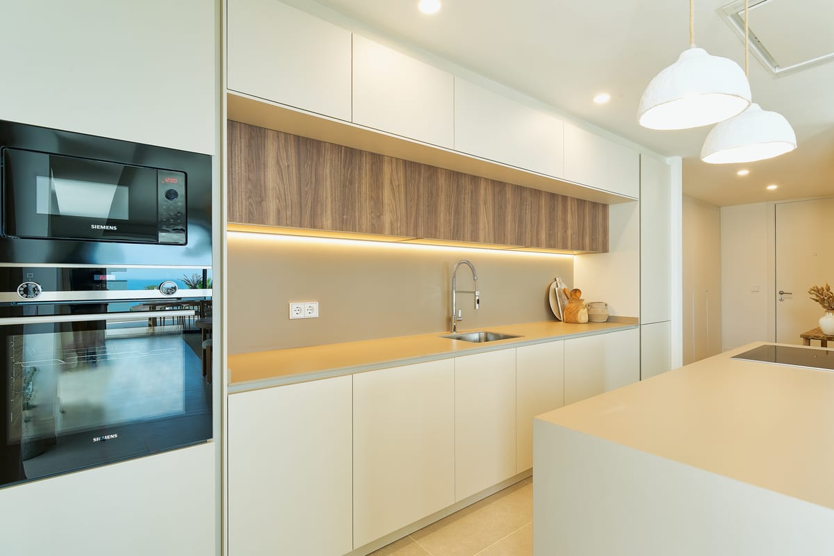 The kitchen in the show home, with the appliances already fitted. Aura Higuerón, El Higuerón, Fuengirola.