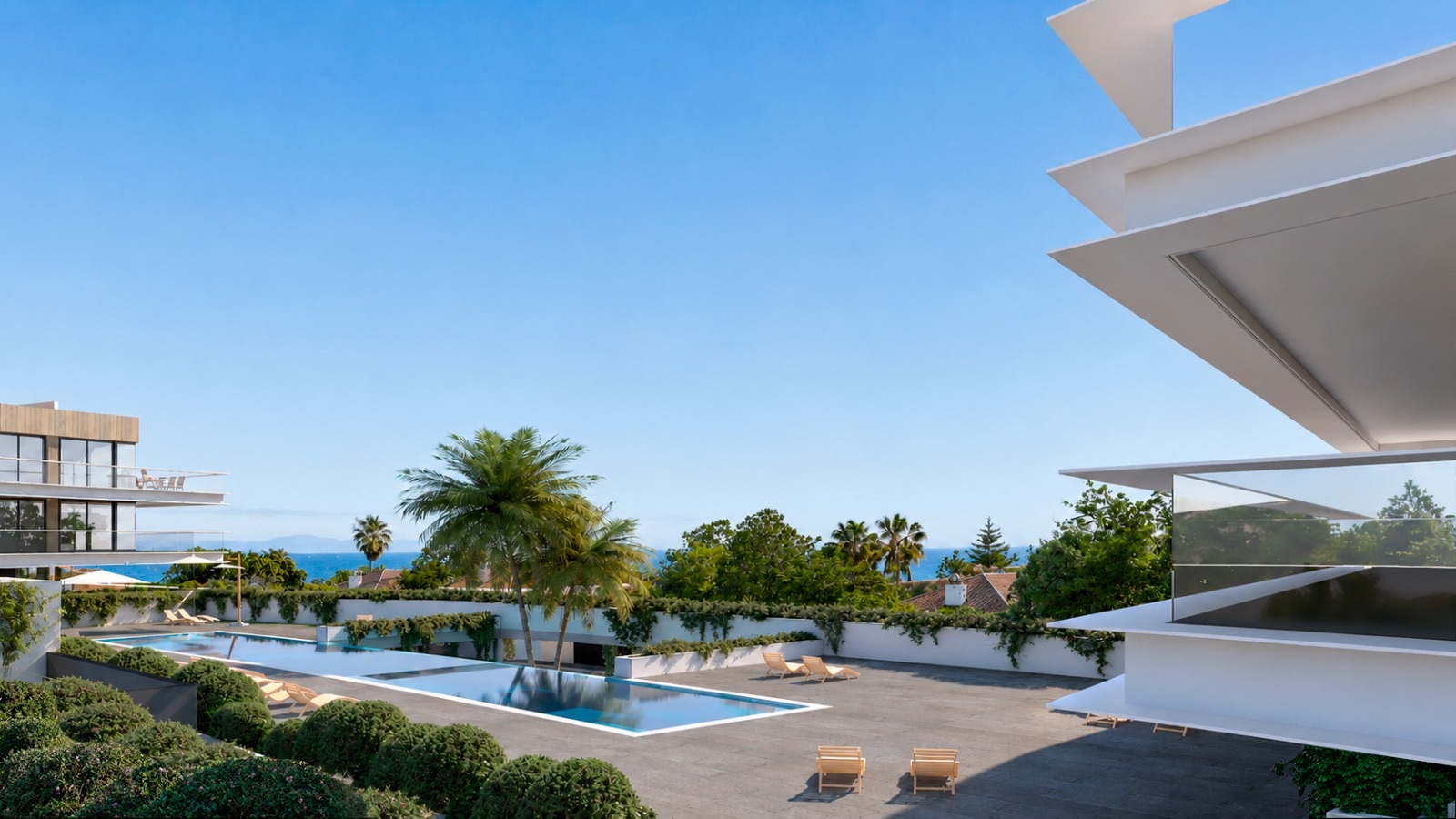 The communal pool with palms around it and the sea on the horizon. Moon 64, Los Hidalgos, Manilva.