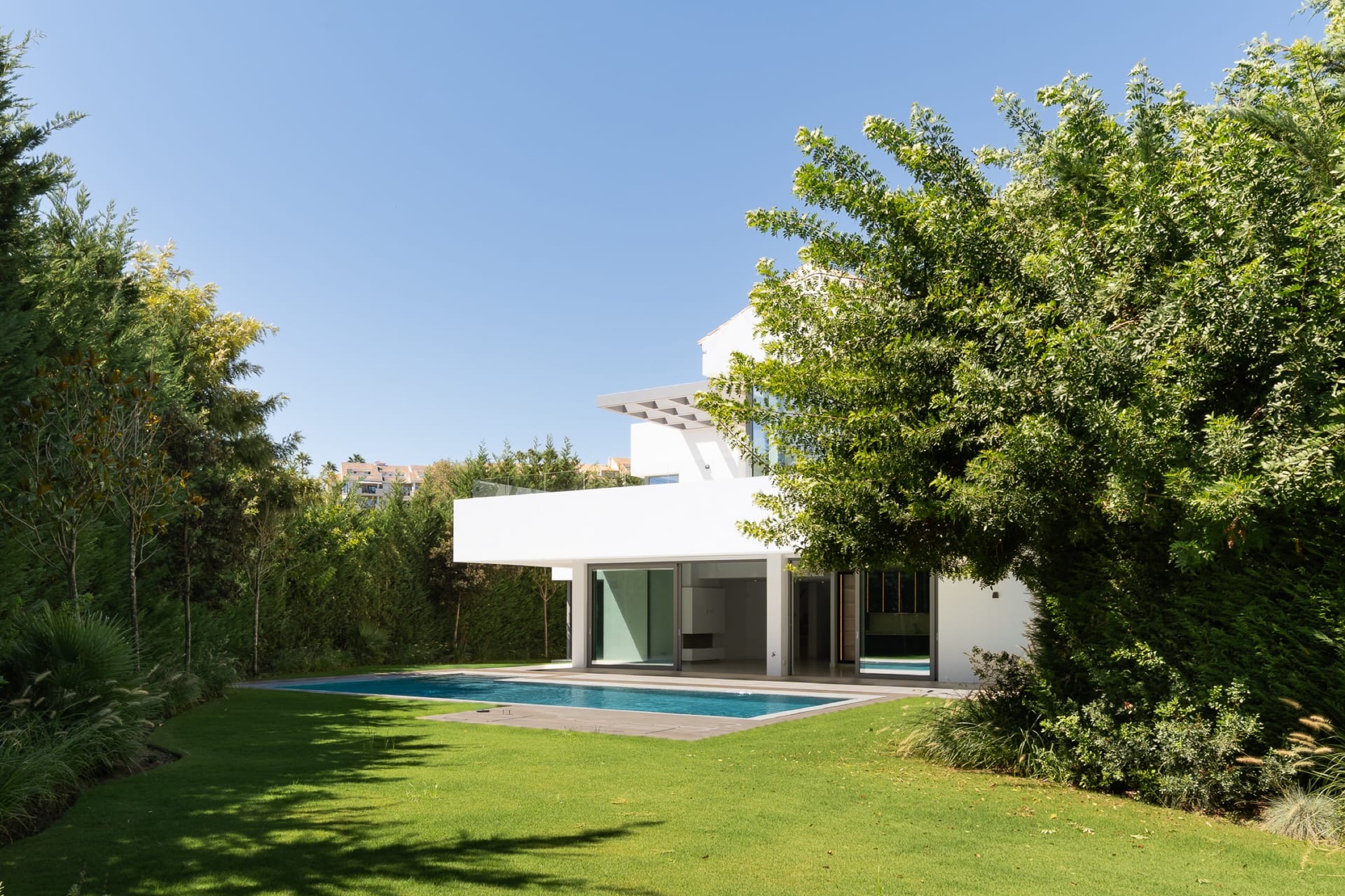 Nine in Paradise — four and five bedroom homes in El Paraíso, Estepona (2 of 14)