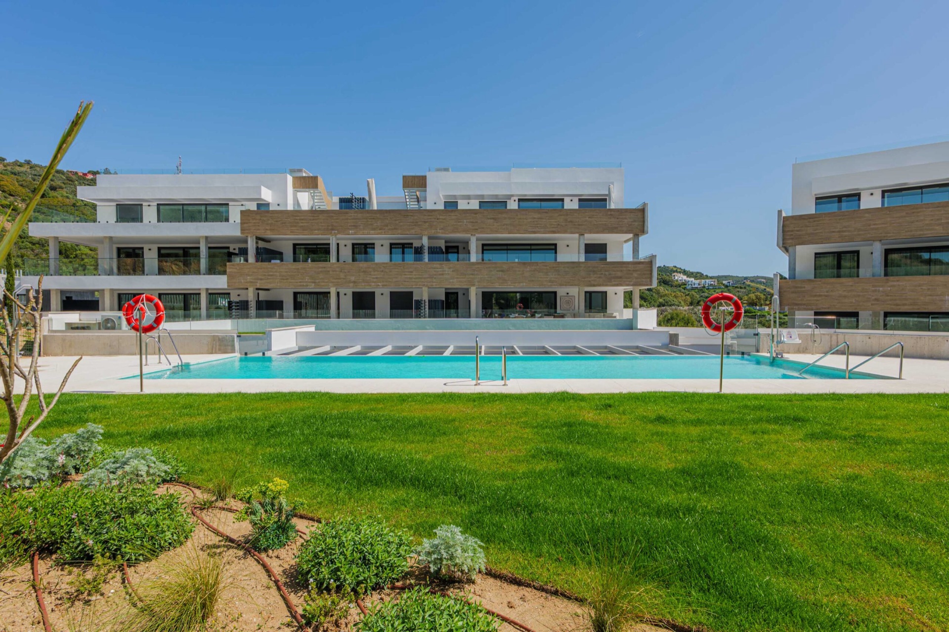 Quintessence — two and three bedroom apartments in Altos de los Monteros, Marbella (2 of 13)